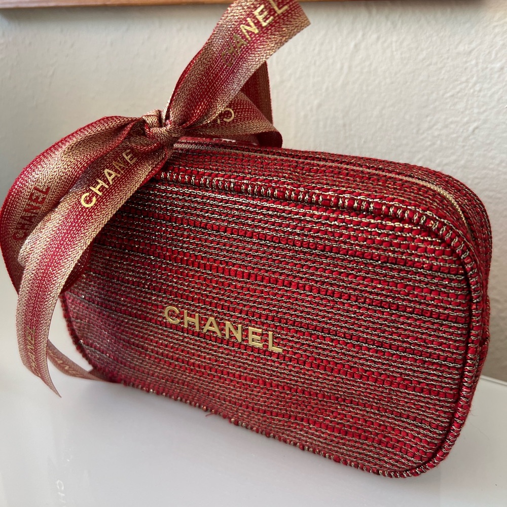 CHANEL ❤️ cosmetic bag purse 🖤